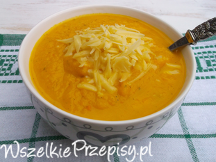 Zupa krem z kalafiora i marchewki z serem żółtym